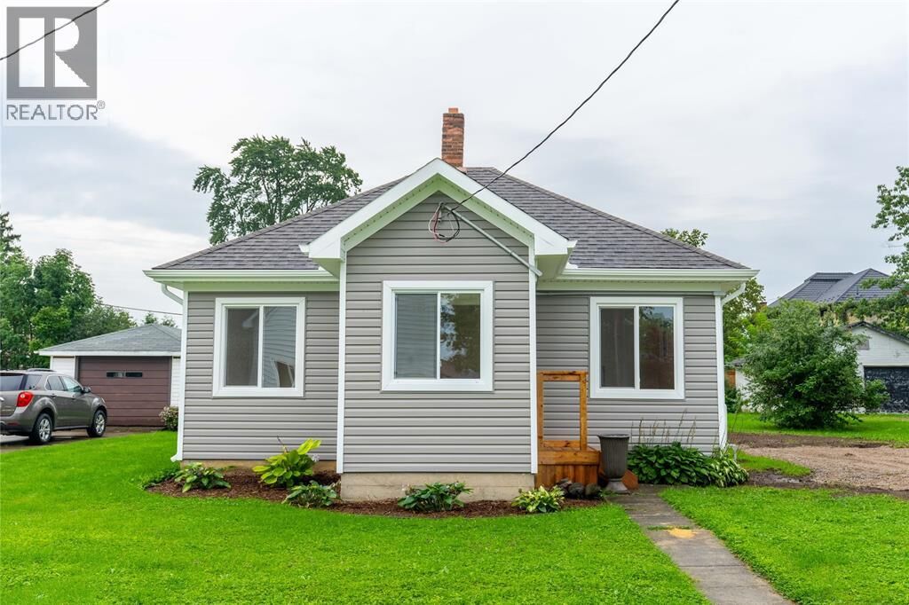 Property Photo:  528 St Clair Street  ON N0M 2S0 
