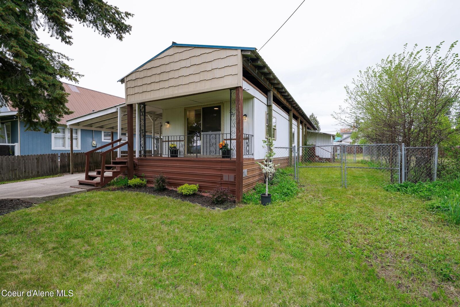 Property Photo:  227 Summit Blvd  ID 83856 