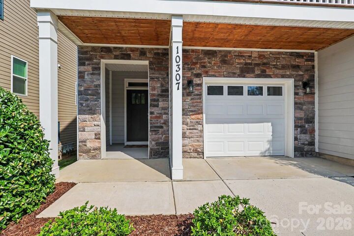 Property Photo: 10307 Glenmere Creek Circle NC 28262