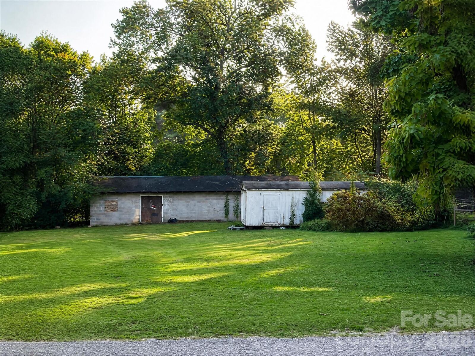 Property Photo:  818 Skyland Street  NC 28083 