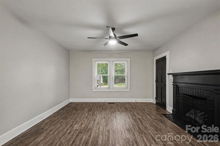 Property Photo:  1521 Blackwood Street  NC 28052 