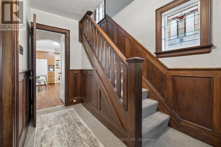 Property Photo:  87 Riverview Gardens  ON M6S 4E7 
