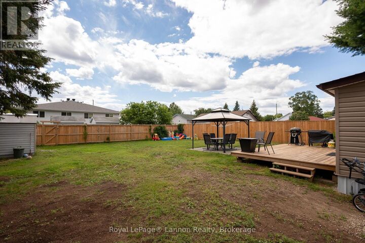 Property Photo:  825 Newport Avenue  ON P7A 6J8 