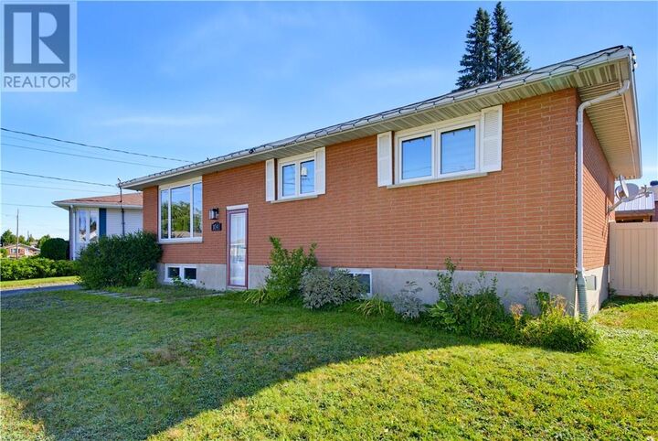 Property Photo:  104 Newton Crescent  ON P3L 1K4 