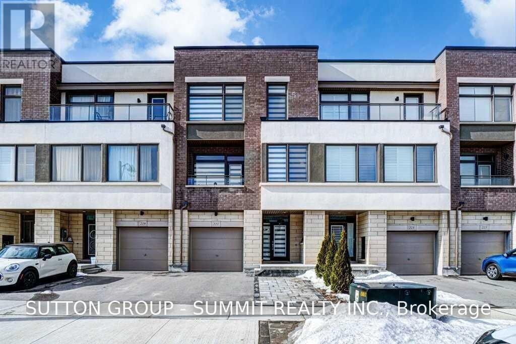 Property Photo:  221 Wheat Boom Drive  ON L6H 7C3 