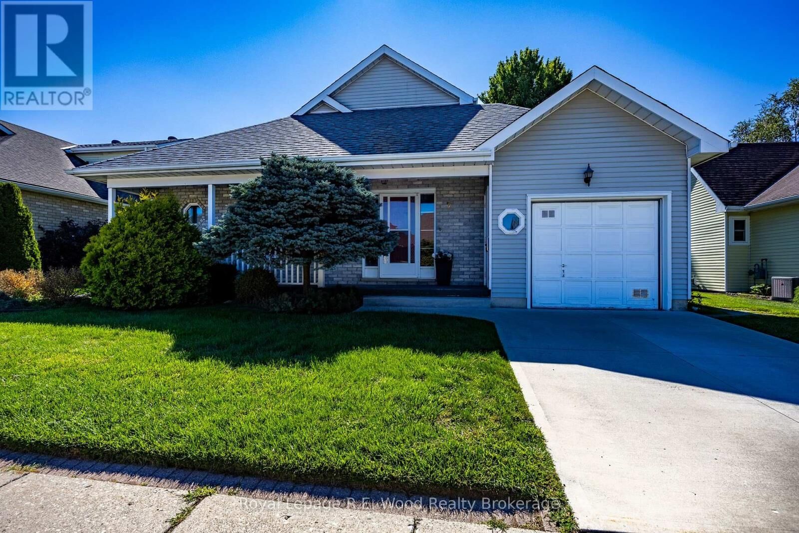 Property Photo: 7 Seres Drive ON N4G 5E6