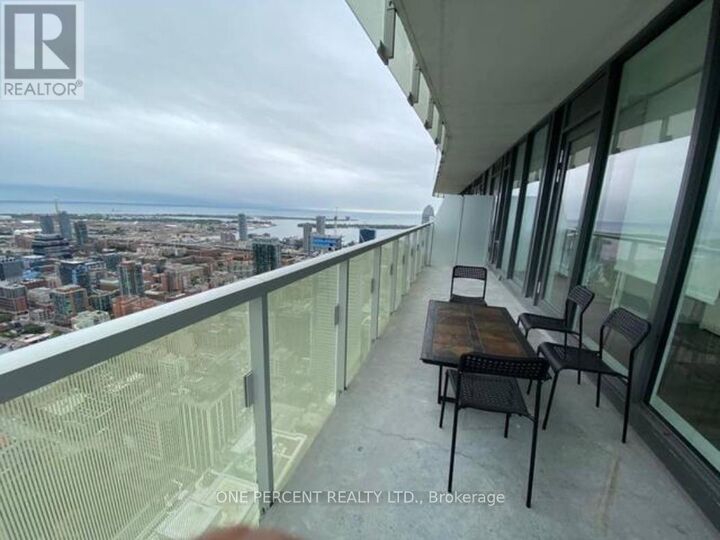 Property Photo:  197 Yonge Street 5502  ON M5B 1M4 