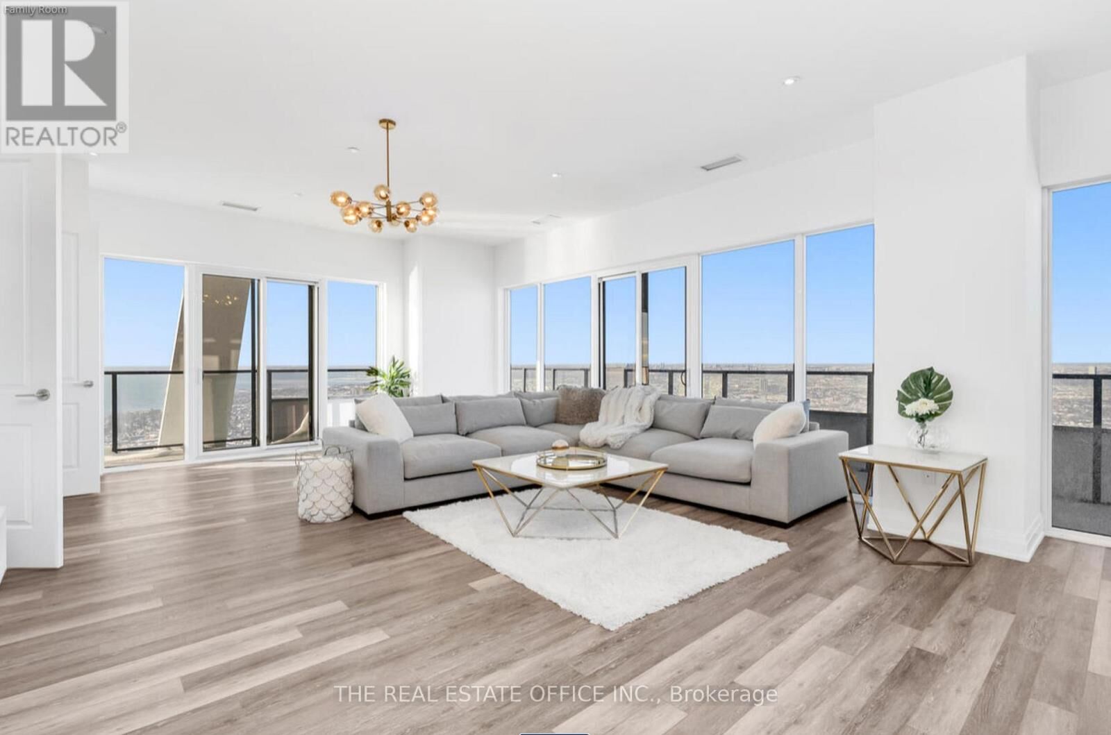 Property Photo:  30 Shore Breeze Drive Uph01a  ON M8V 0J1 