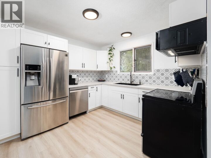 Property Photo:  2177 Sussex Lane  BC V2K 3J1 