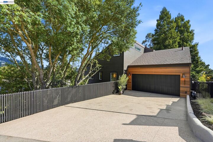 Property Photo: 6801 Buckingham Blvd CA 94705