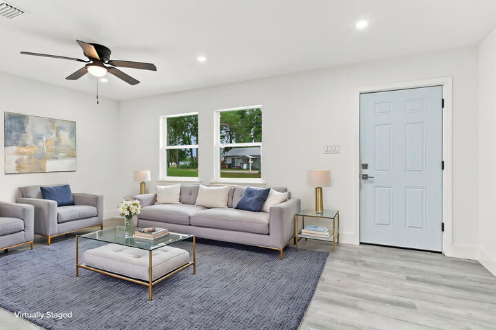 Property Photo: 101 W Live Oak Avenue FL 32435
