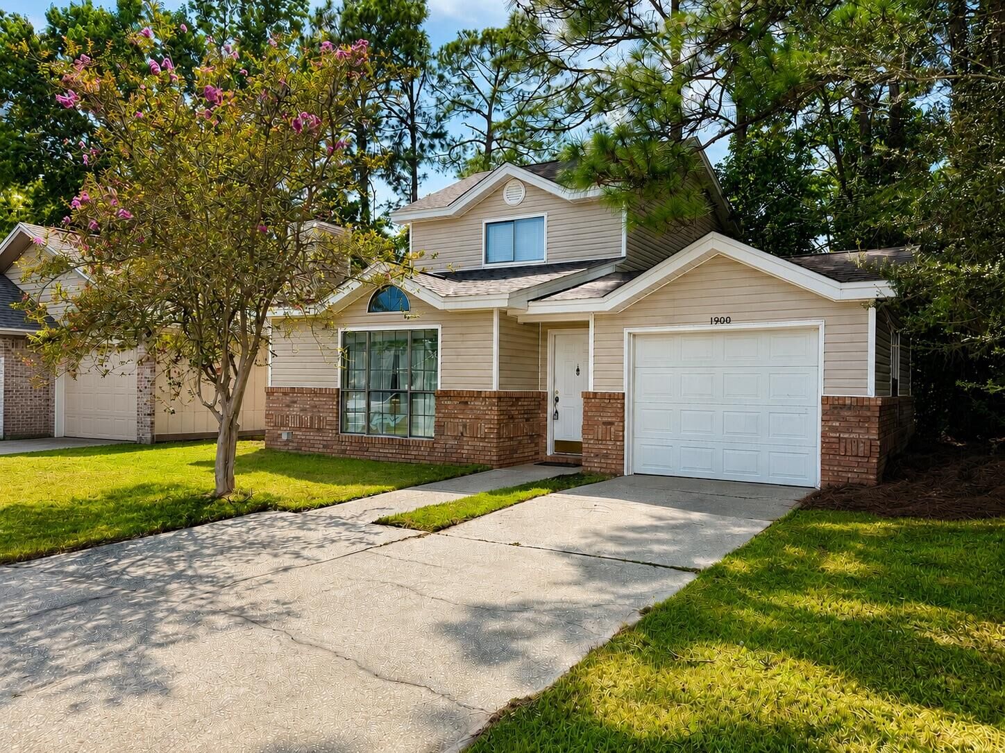 Property Photo: 1900 Squirrel Path FL 32547