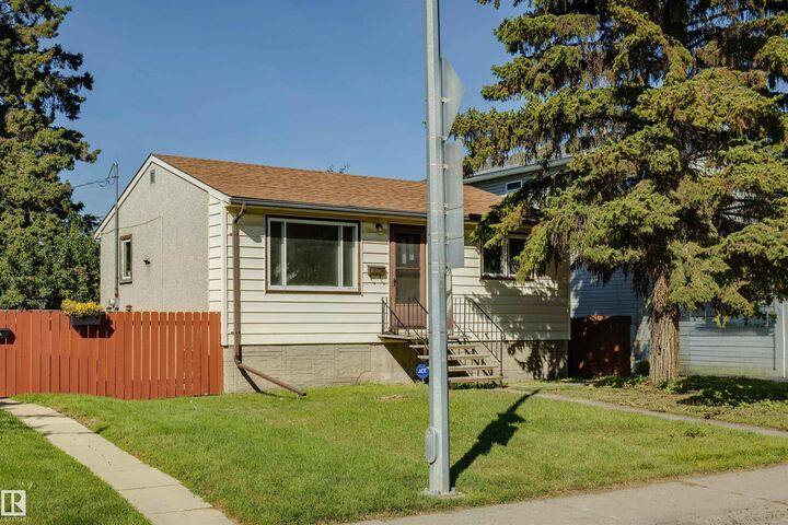 Property Photo:  10916 151 Street NW  AB T5P 1W1 