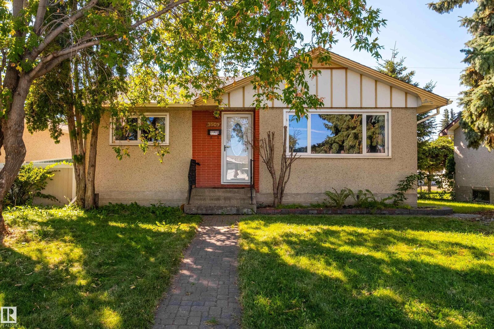 Property Photo:  3509 121A Avenue NW  AB T5W 1P5 