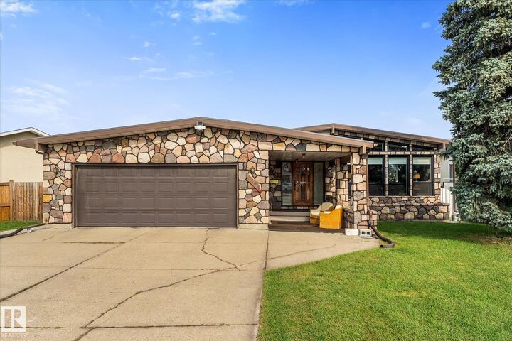 Property Photo:  9504 139 Avenue NW  AB T5E 5Z8 