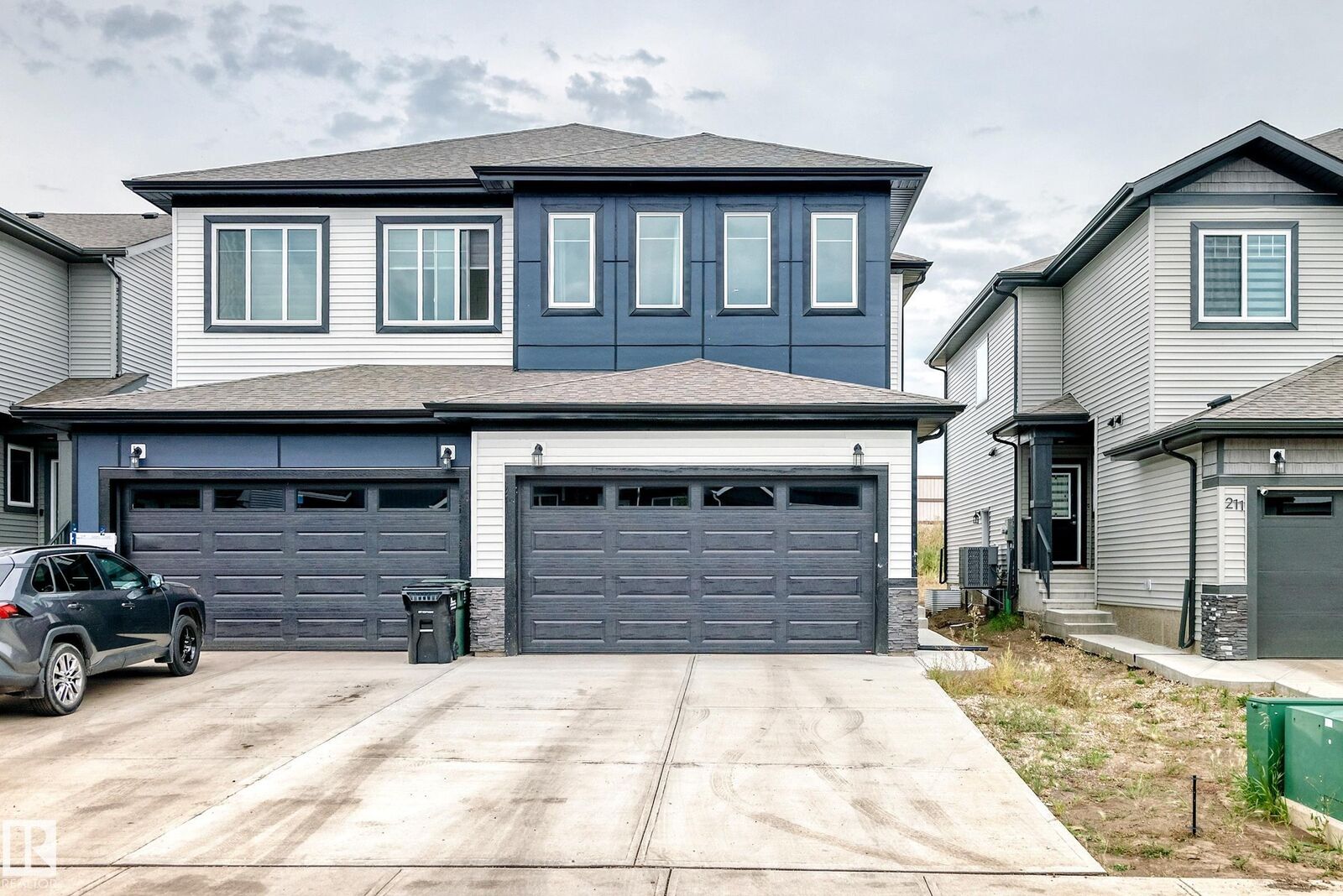 Property Photo:  215 Savoy Crescent  AB T8H 3A8 