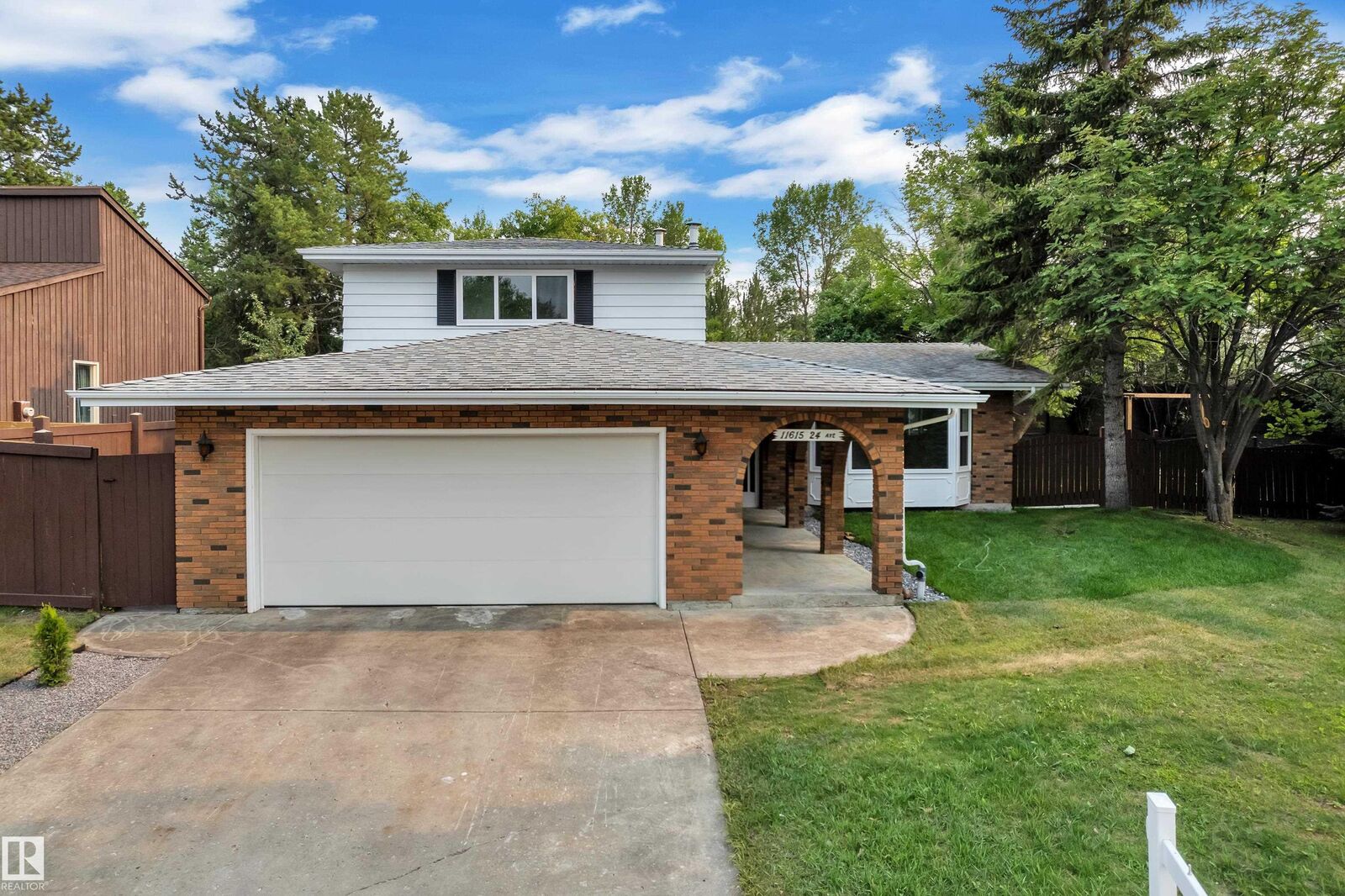 Property Photo:  11615 24 Avenue NW  AB T6J 3R6 