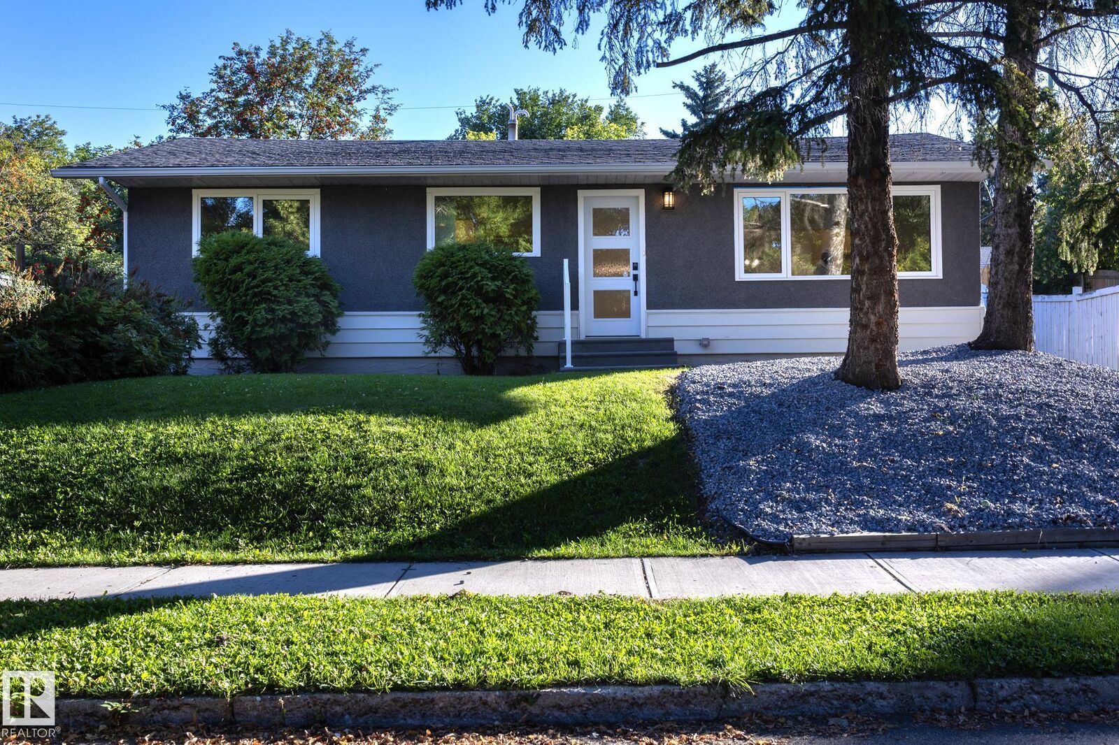 Property Photo:  21 Sheridan Drive  AB T8N 0J1 