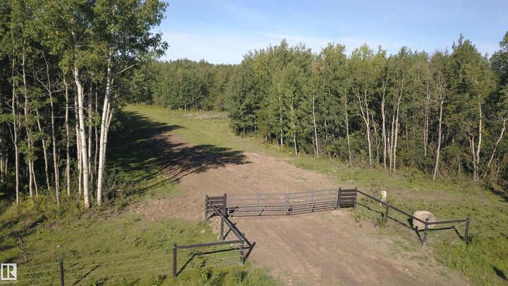 Property Photo:  Twp Rd 542 & Rge Rd 40  AB T0E 1H0 