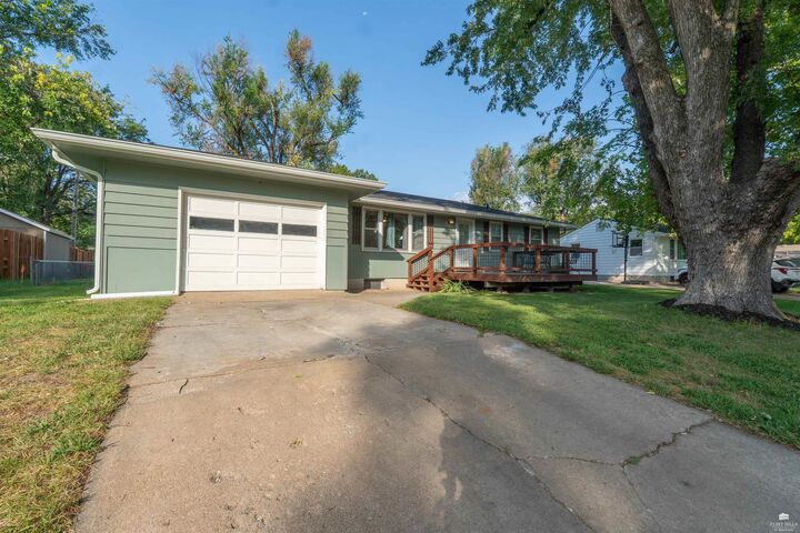 Property Photo: 2513 Church Circle KS 66502