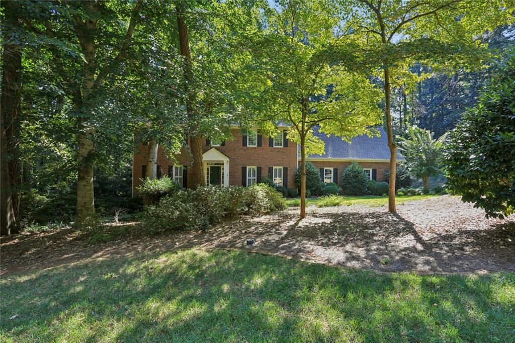Property Photo:  1090 Applecross Drive  GA 30075 