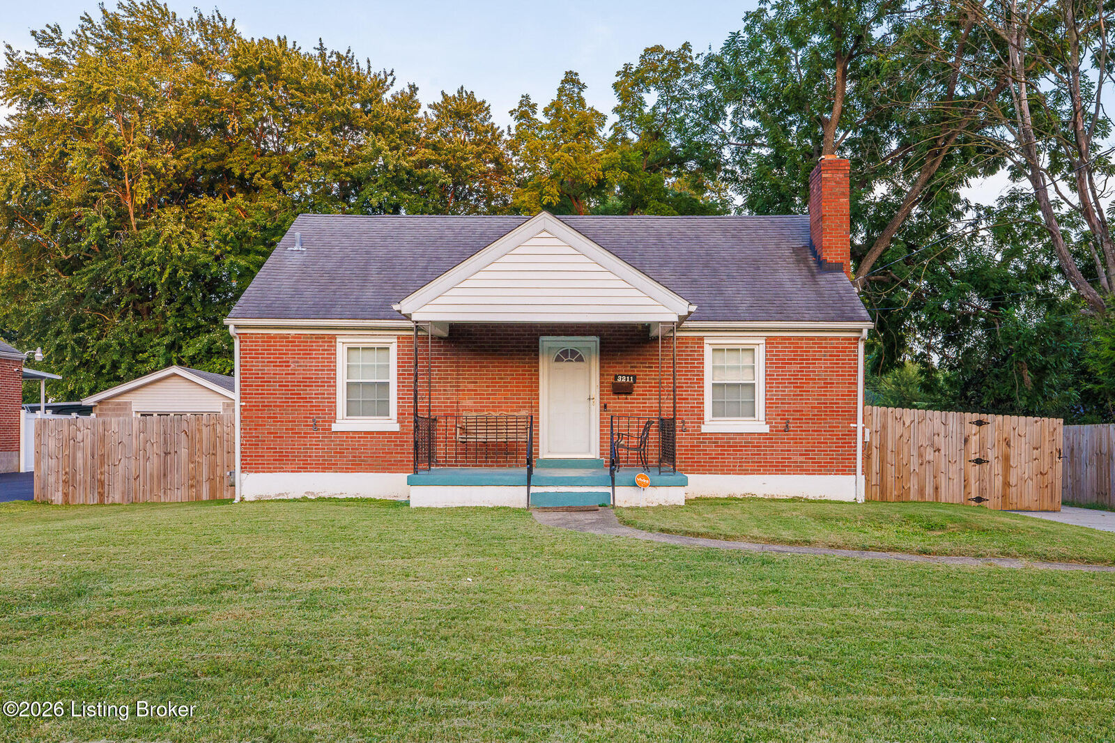 Property Photo: 3211 Verna Rd KY 40216