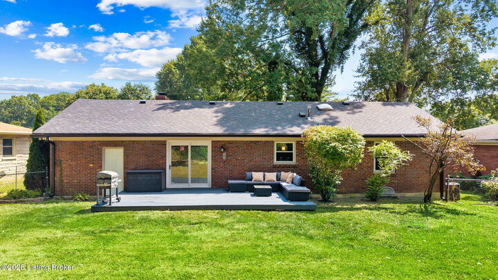 Property Photo:  7404 Arapaho Dr  KY 40214 