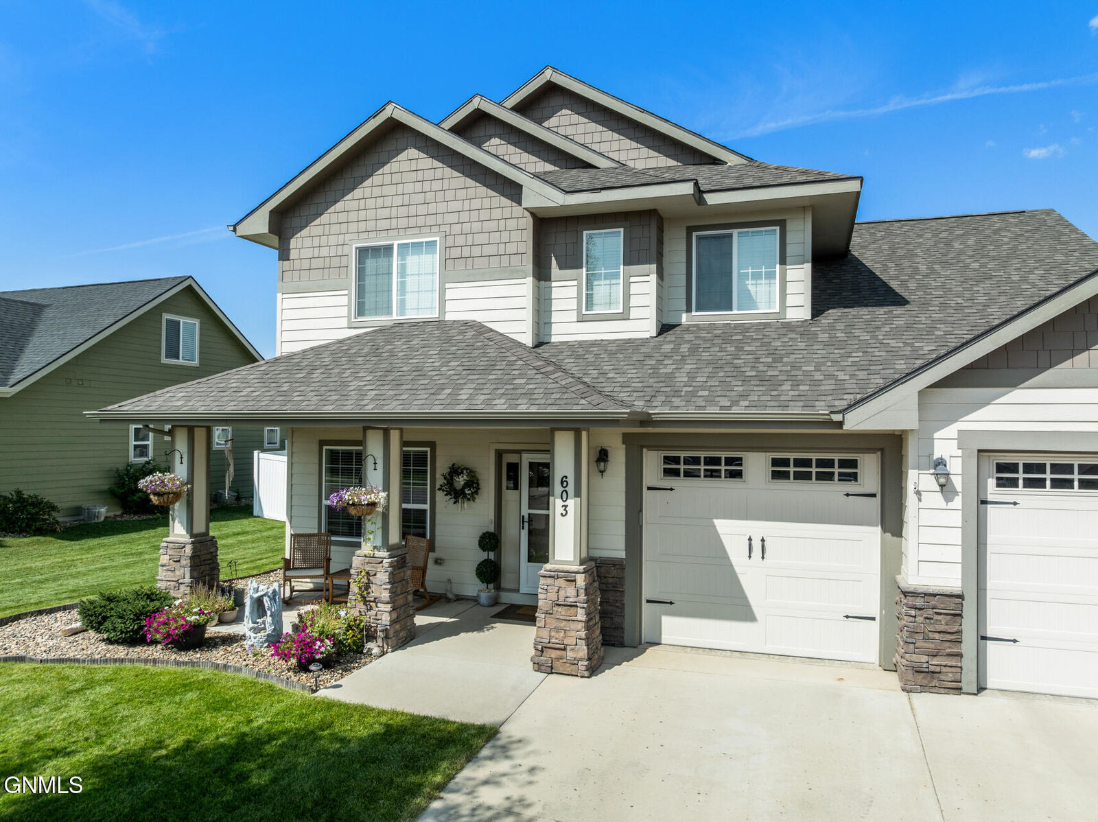Property Photo:  603 Wyatt Street  ND 58801 