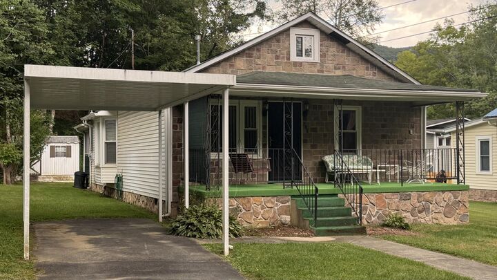 Property Photo:  286 Branch St Street  WV 24986 