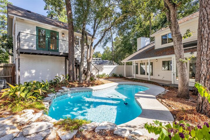 Property Photo:  4 N Autumnwood Way  TX 77380 