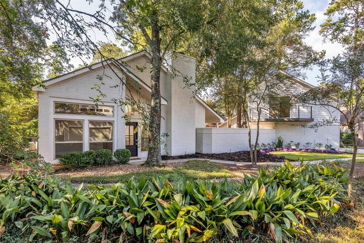 Property Photo: 4 N Autumnwood Way TX 77380