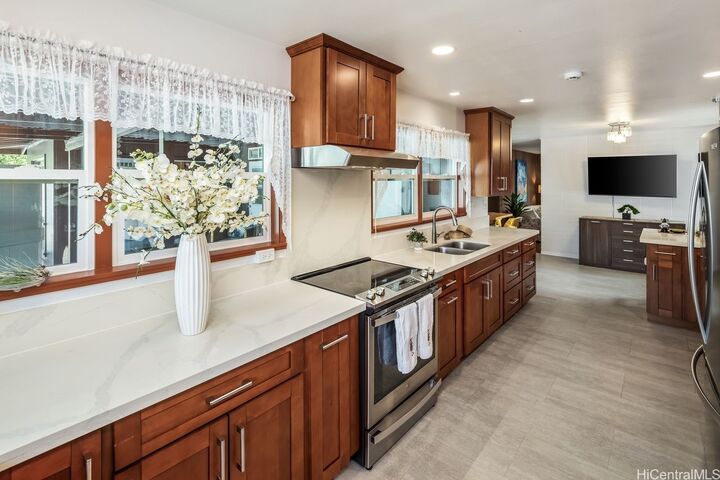 Property Photo:  50 Kalaka Place  HI 96734 