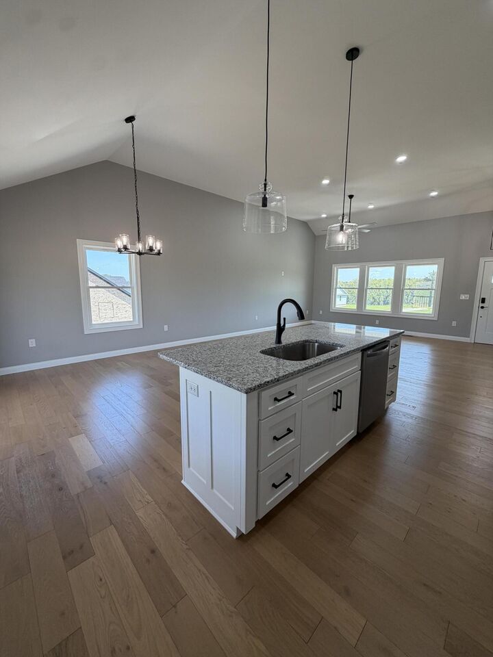 Property Photo:  170 Lone Oak Court  KY 42503 