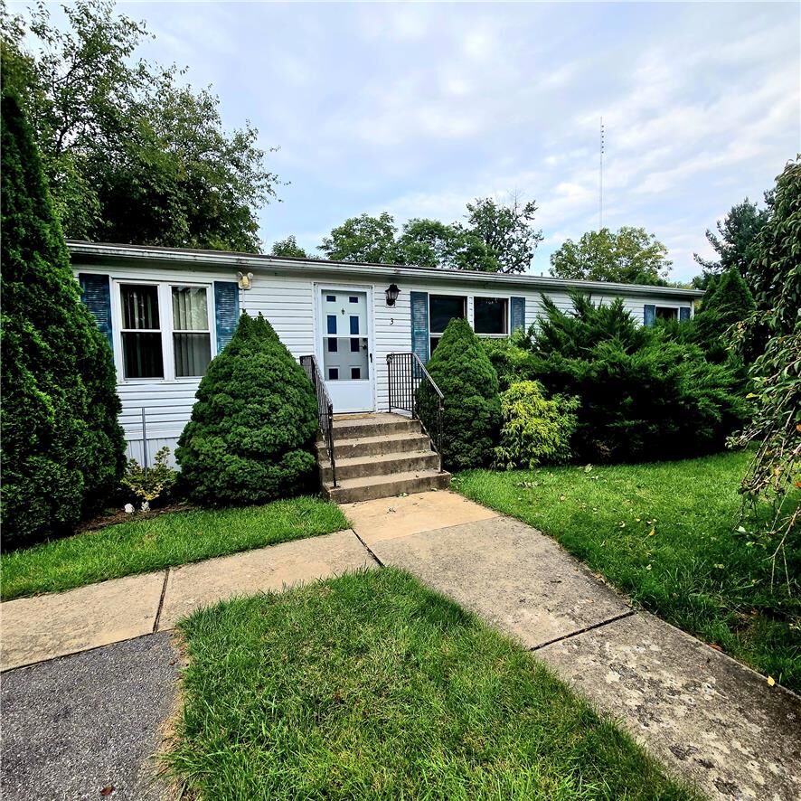 Property Photo:  3 Canterbury Court  PA 18040 