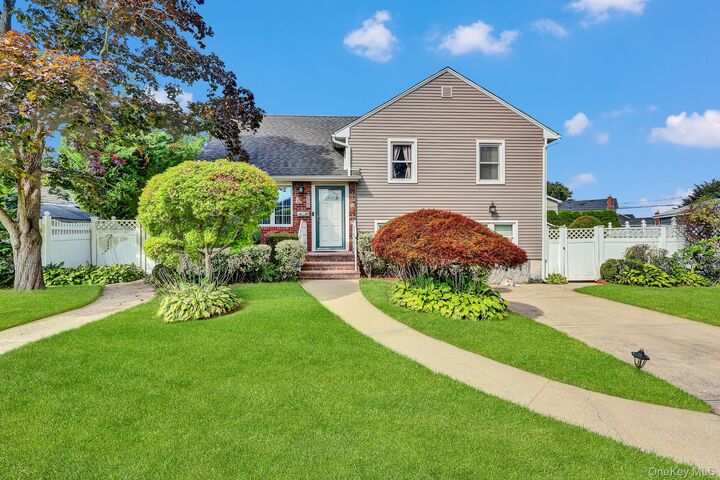 Property Photo:  948 Simon Place  NY 11793 