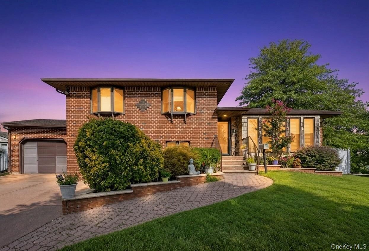 Property Photo:  11 Verbena Court  NY 11801 