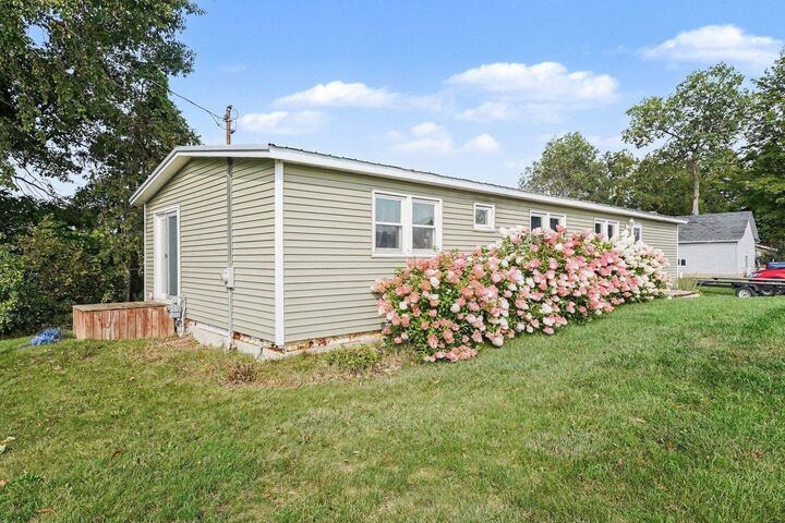 Property Photo:  4900 Dundas  MI 48612 