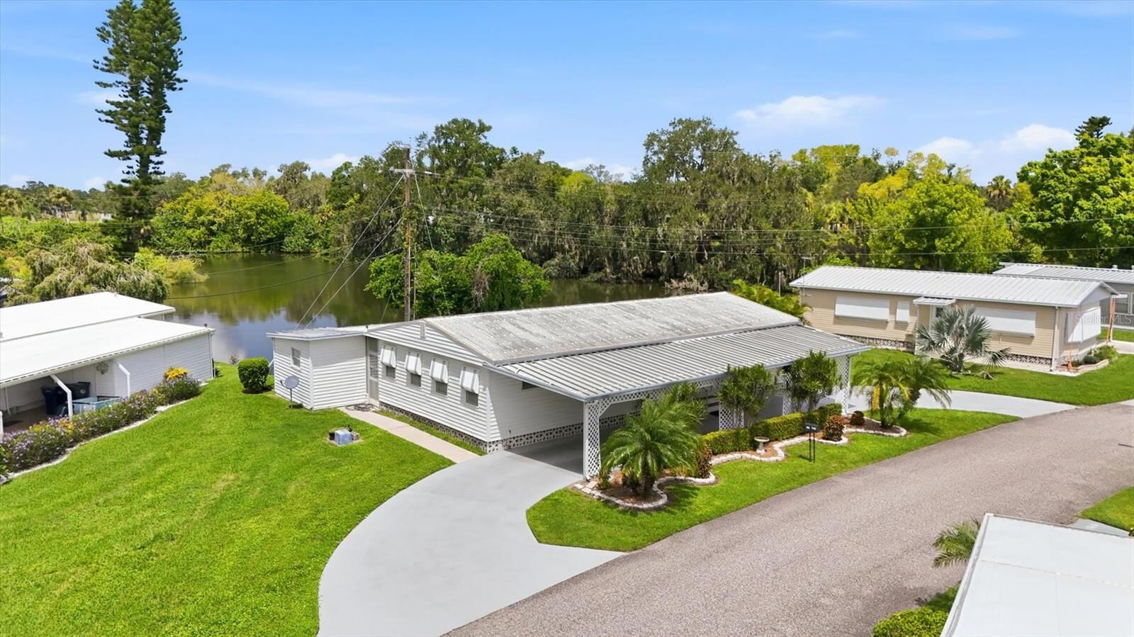 Property Photo:  1407 41st Avenue E  FL 34222 