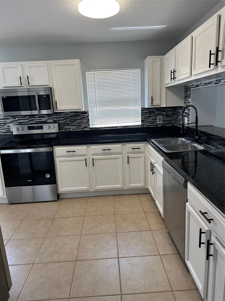 Property Photo:  3218 Bearclaw Way  FL 34746 