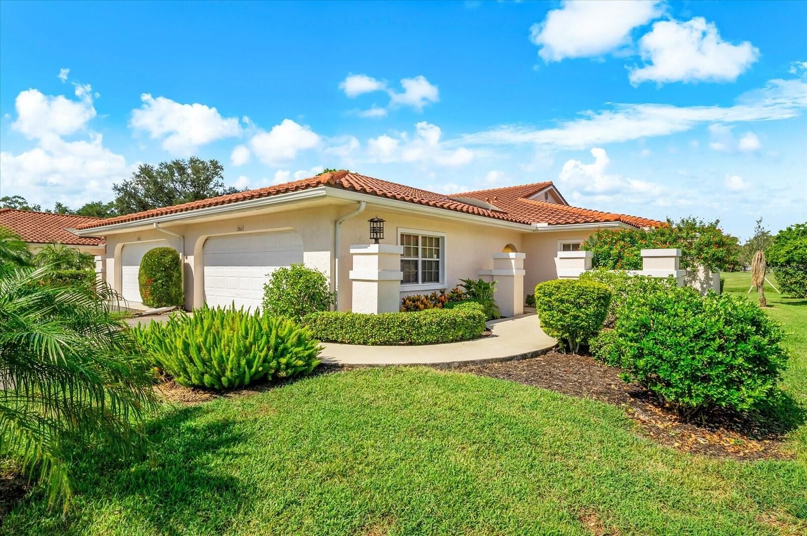 Property Photo:  7306 Golf Pointe Circle  FL 34243 