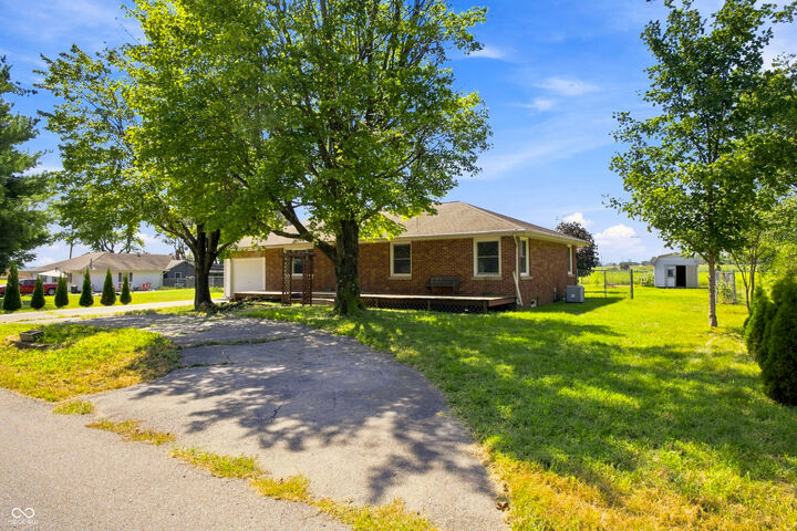 Property Photo: 5628 Denois Street IN 47201
