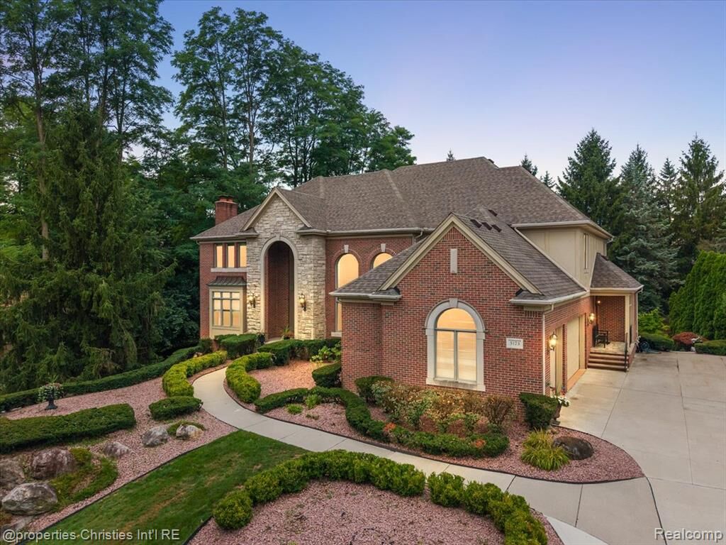 Property Photo:  5173 Serena Dr  MI 48098 2354 