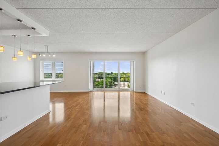 Property Photo:  5555 N Cumberland Avenue 710  IL 60656 