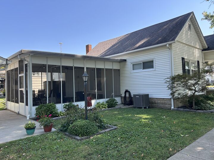 Property Photo:  302 James Street  IL 62918 