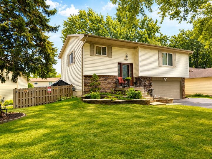Property Photo: 1129 Bramble Avenue IL 60490