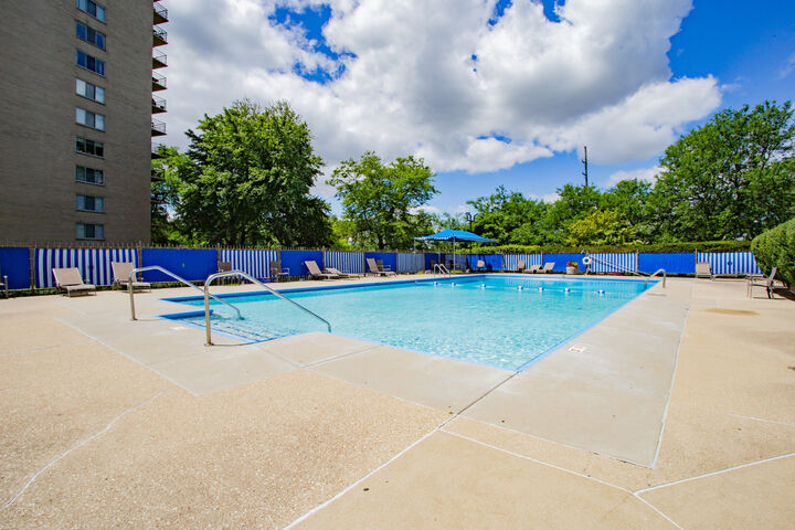 Property Photo:  7033 N Kedzie Avenue 303  IL 60645 