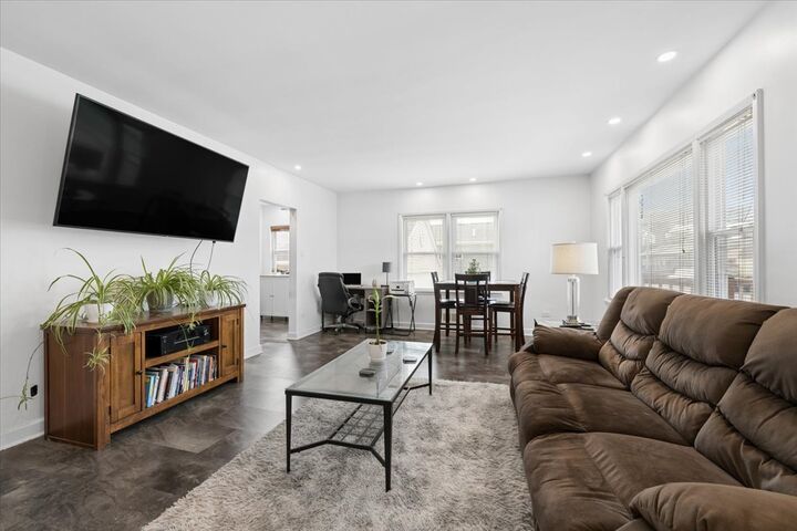 Property Photo:  802 Vine Street  IL 60441 