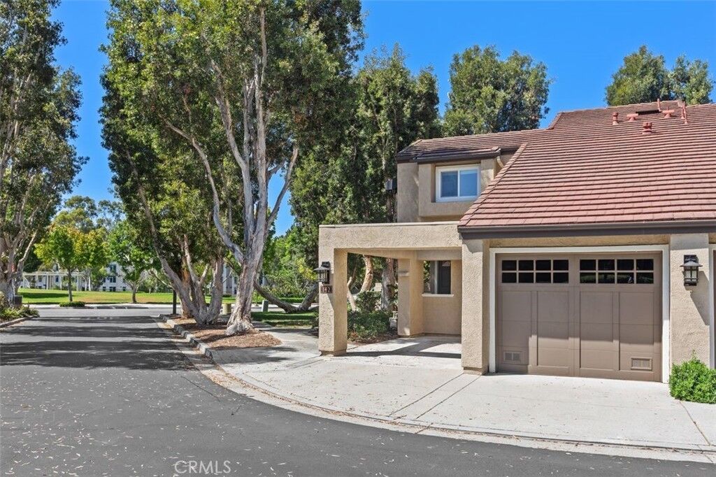 Property Photo:  142 Stanford Court 71  CA 92612 