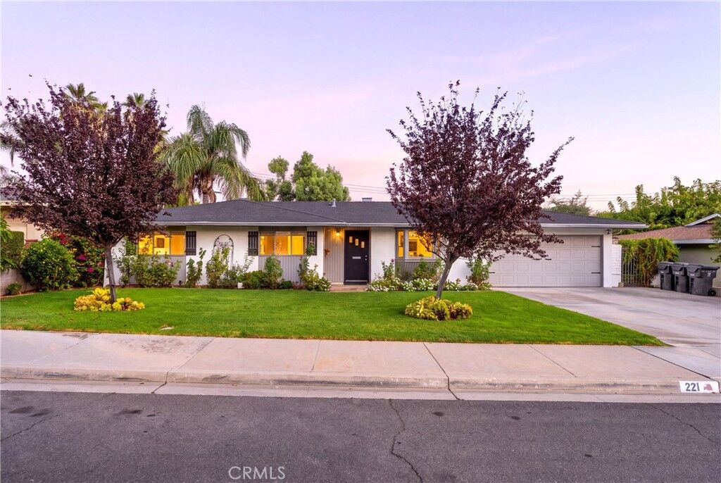 Property Photo:  221 Phlox Avenue  CA 92373 
