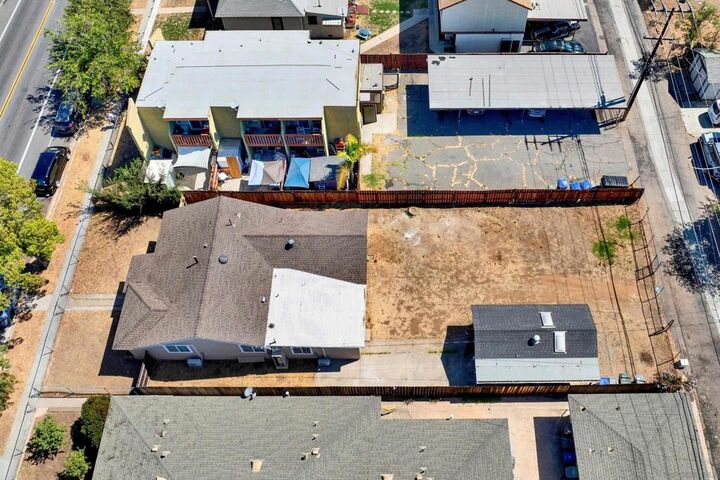 Property Photo:  127 W 5th Ave  CA 92025 